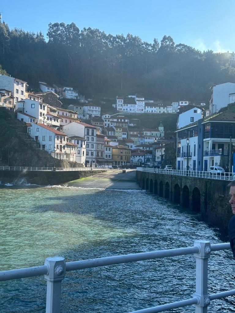 Apartamentos Urbanin I Plaza Ayuntamiento Cudillero Luaran gambar