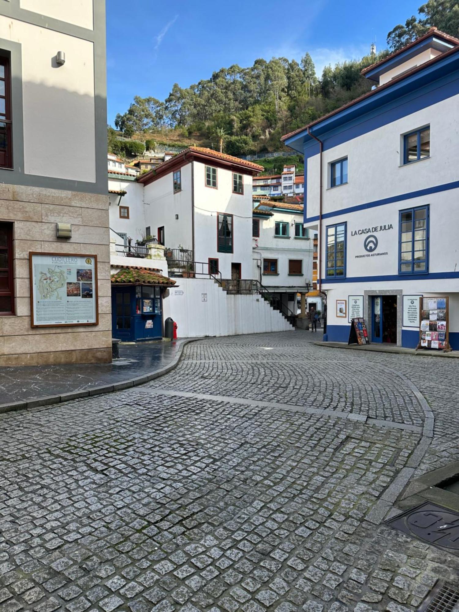 Apartamentos Urbanin I Plaza Ayuntamiento Cudillero Luaran gambar